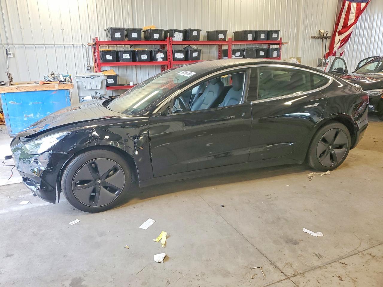 5YJ3E1EB9JF182203 · 2018 TESLA MODEL 3