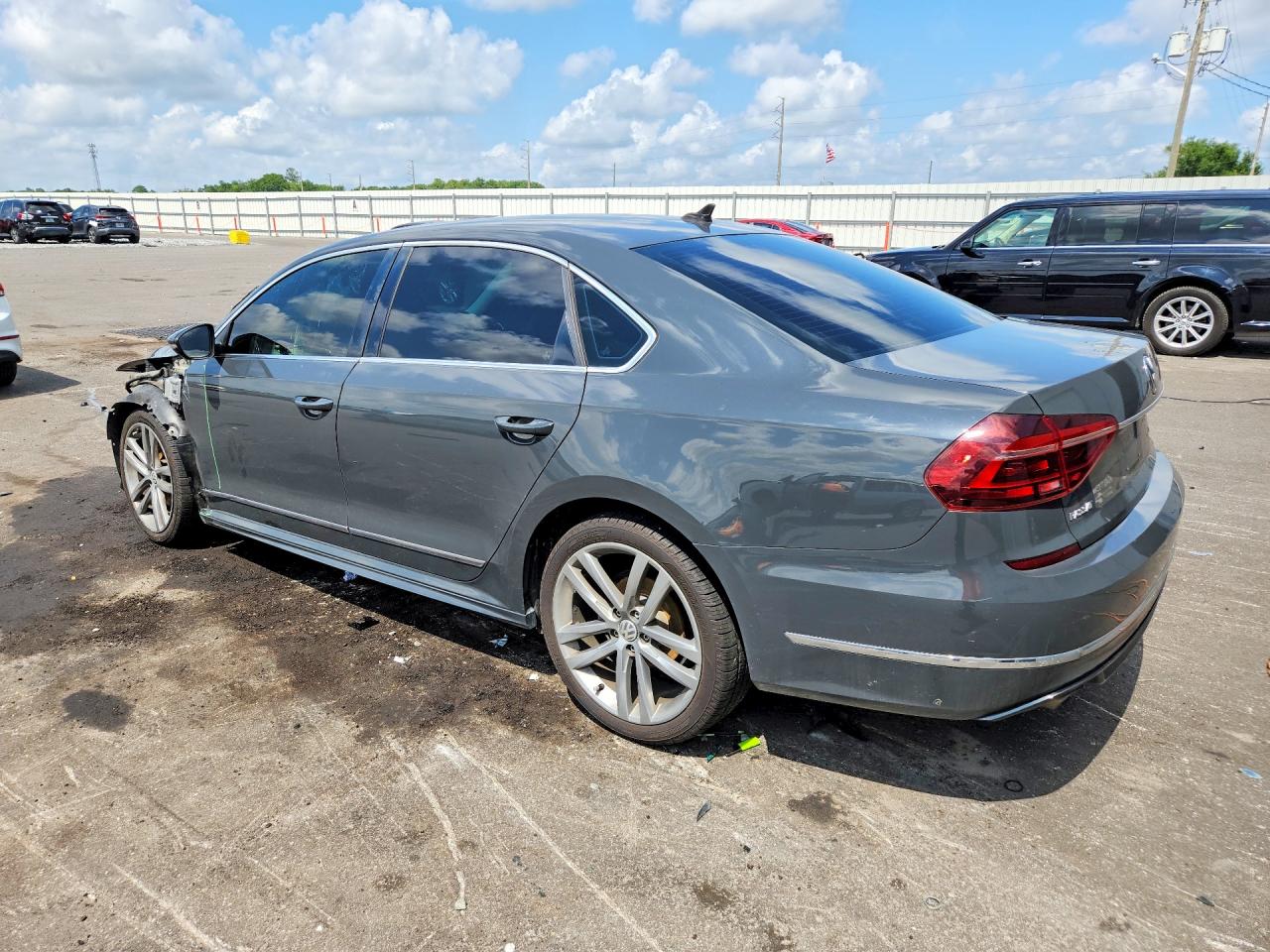 1VWDT7A33HC075227 · 2017 VOLKSWAGEN PASSAT · 2/12