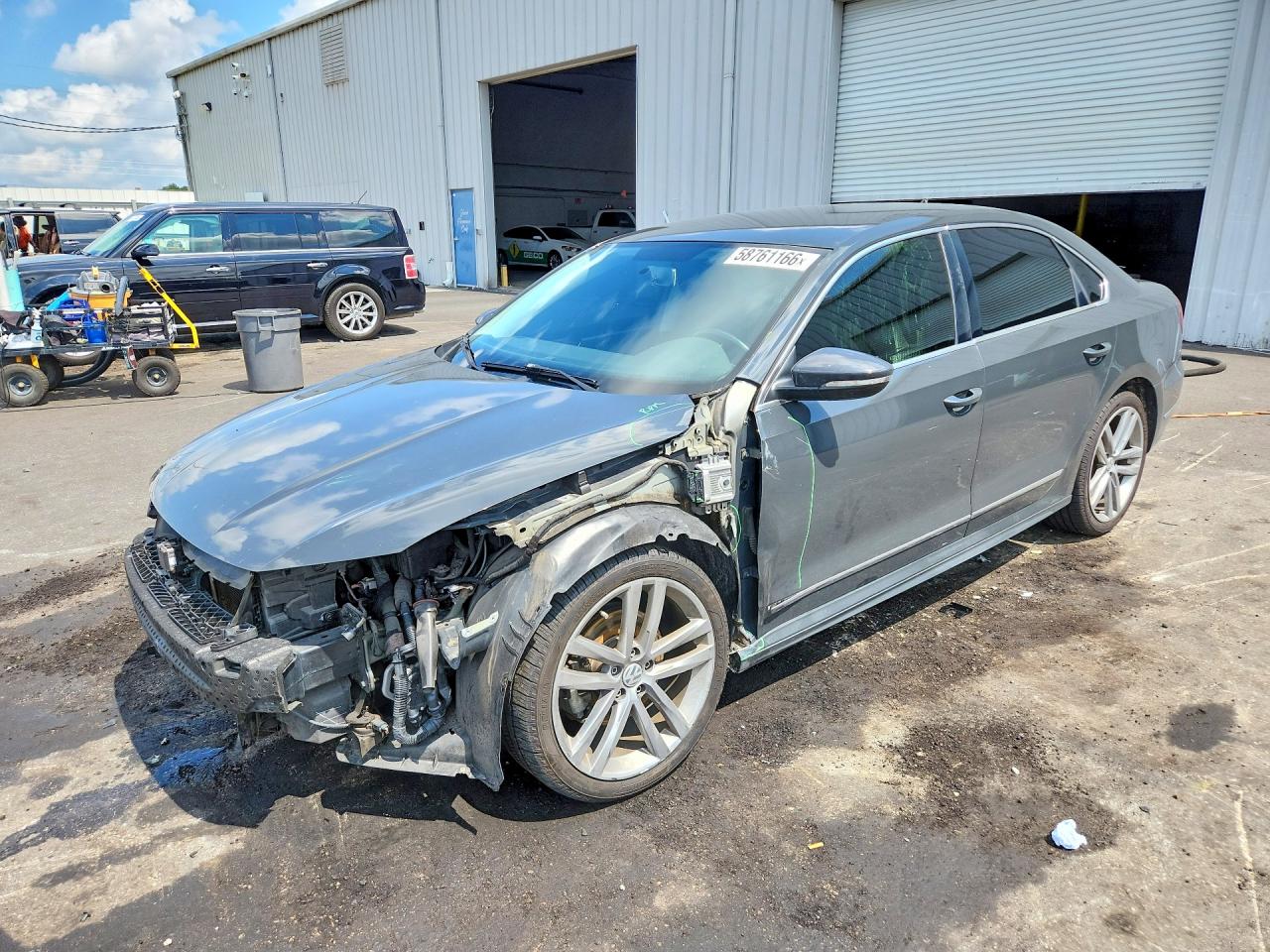 1VWDT7A33HC075227 · 2017 VOLKSWAGEN PASSAT