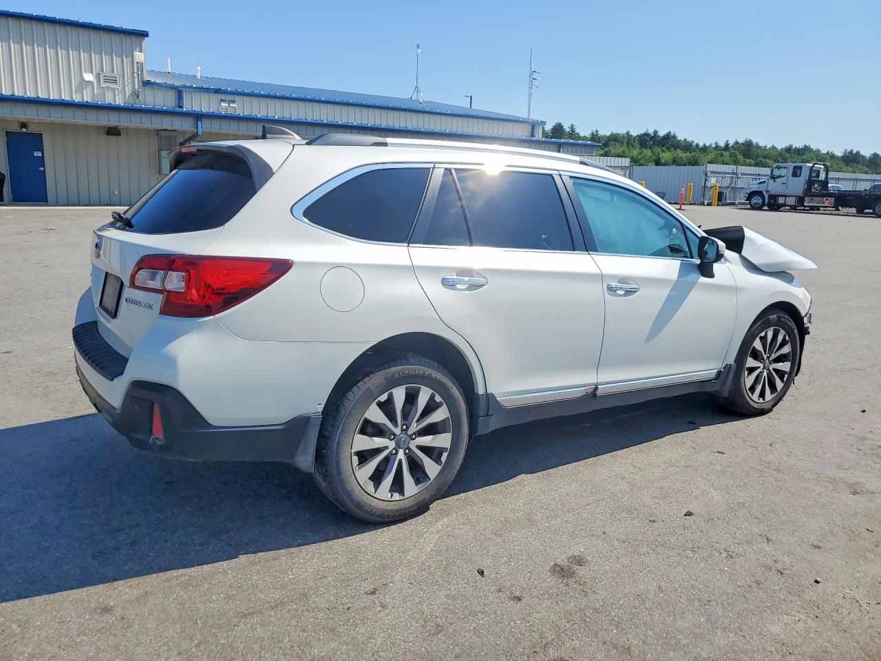 4S4BSATCXJ3318282 · 2018 SUBARU OUTBACK · 3/12