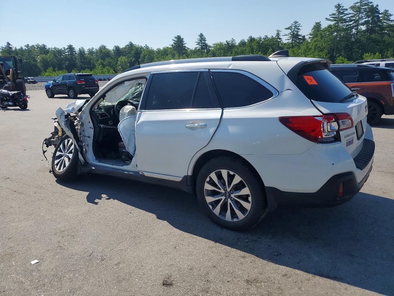 4S4BSATCXJ3318282 · 2018 SUBARU OUTBACK · 2/12