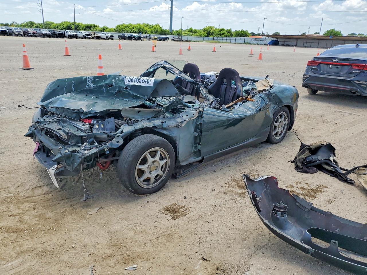 JM1NB353810211842 · 2001 MAZDA MX-5 MIATA