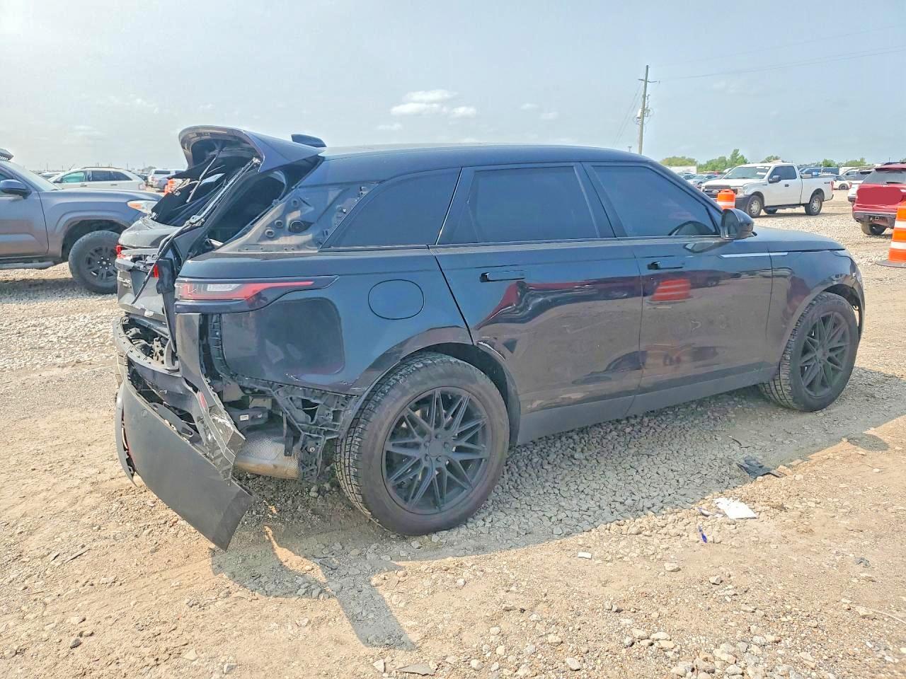 SALYB2RX0JA777761 · 2018 LAND ROVER RANGE ROVER VELAR · 3/13
