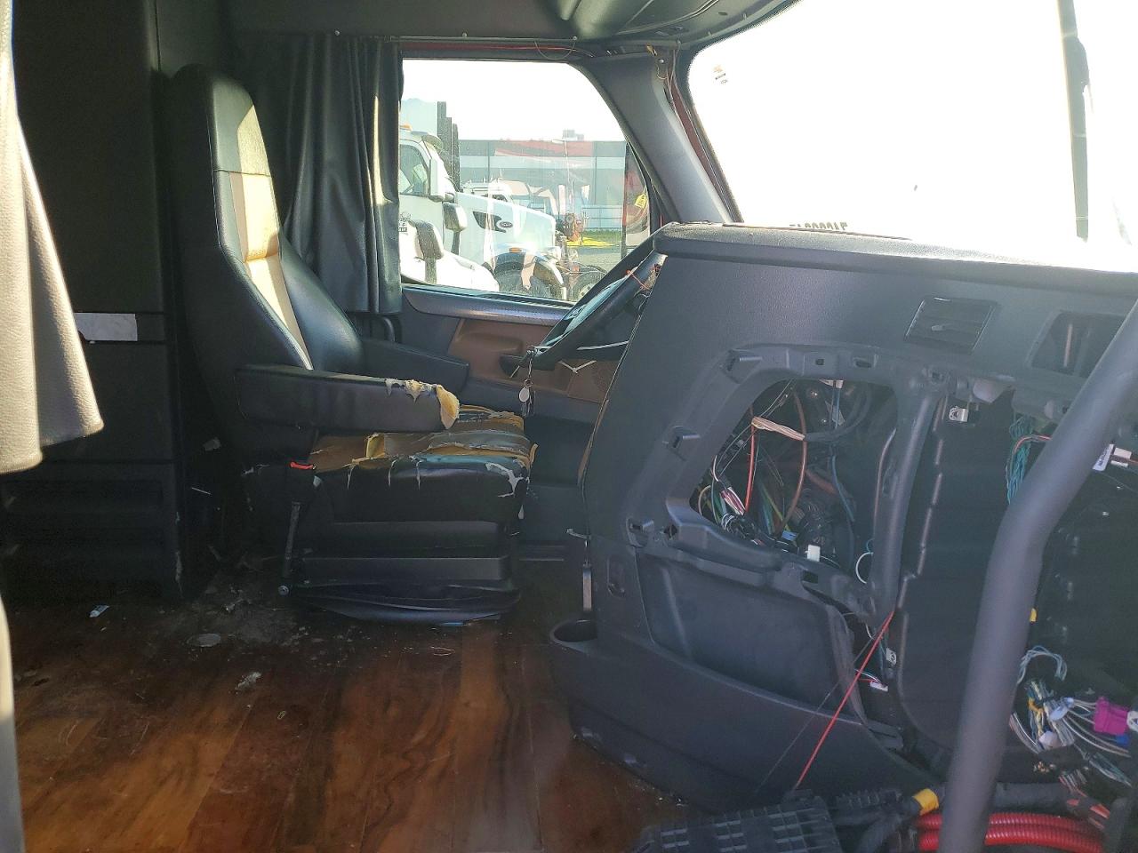 3AKJHHDR4MSMC4086 · 2021 FREIGHTLINER CASCADIA 126 · 5/10