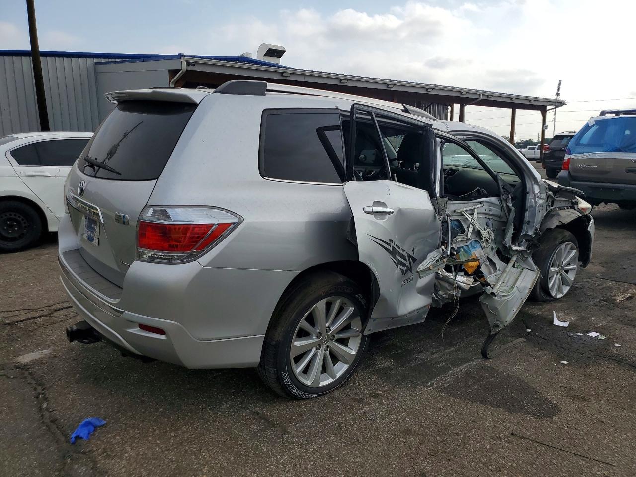 JTEDC3EH9D2018043 · 2013 TOYOTA HIGHLANDER · 3/13