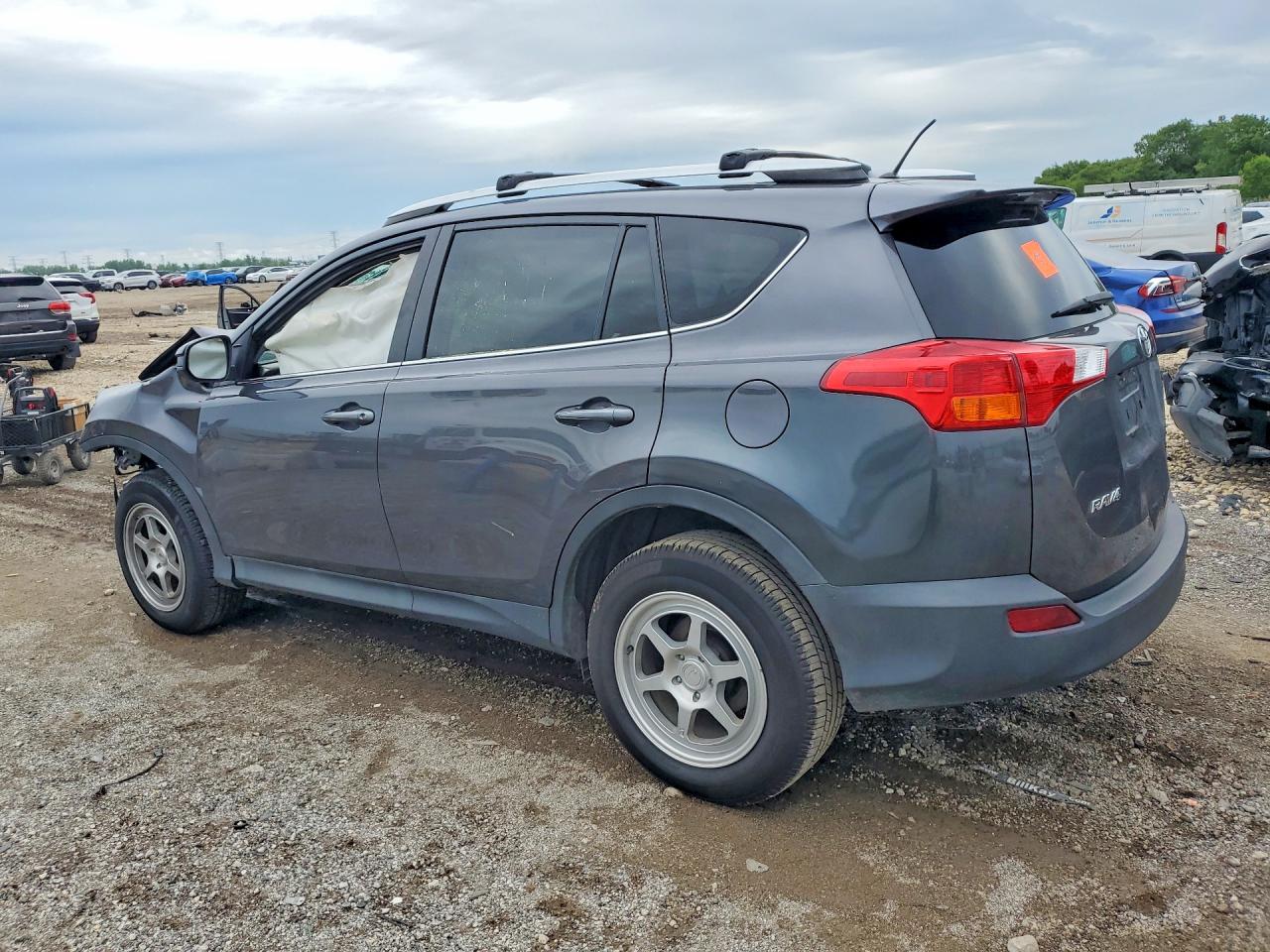 2T3BFREV7FW310120 · 2015 TOYOTA RAV4 · 2/13