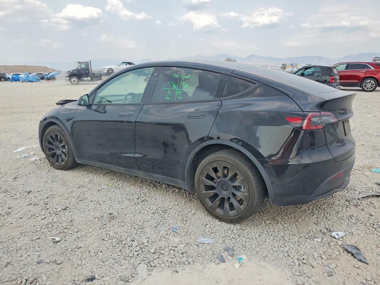 7SAYGDEEXNF558895 · 2022 TESLA MODEL Y · 2/12