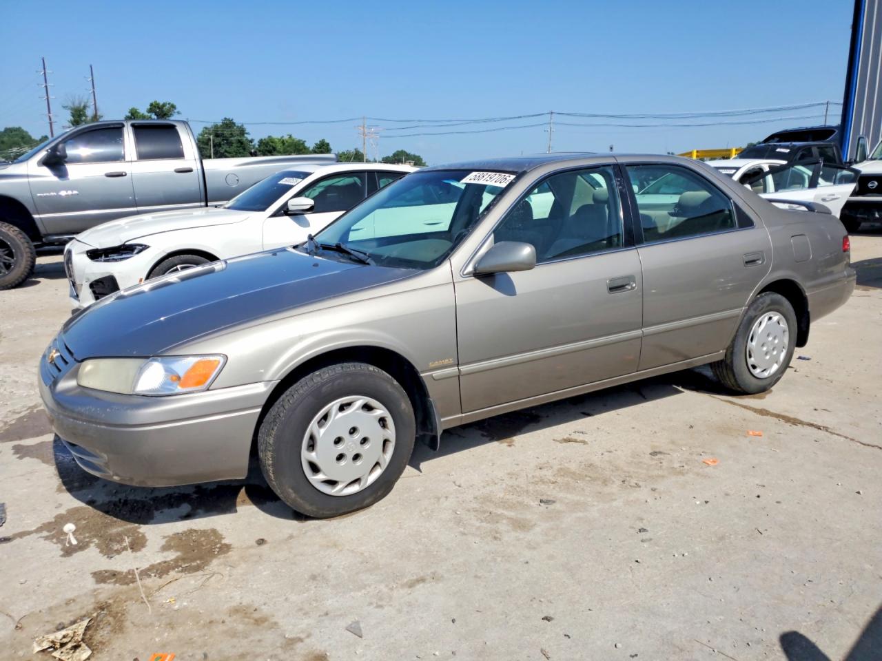 4T1BG22K6XU609025 · 1999 TOYOTA CAMRY