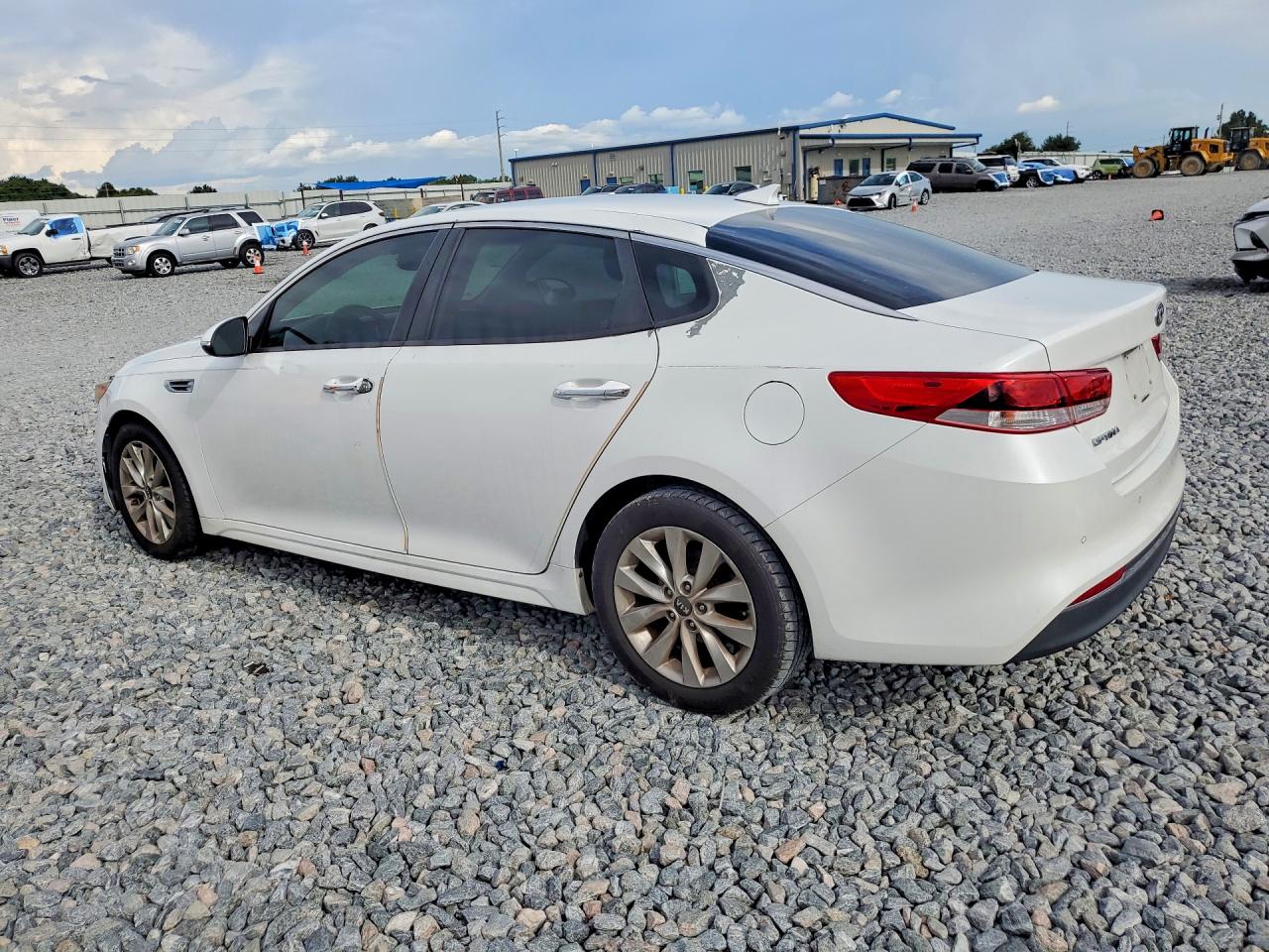 5XXGT4L39JG271416 · 2018 KIA OPTIMA · 2/12