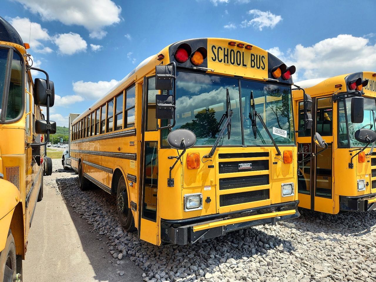 2011 THOMAS SAF-T-LINER HDX