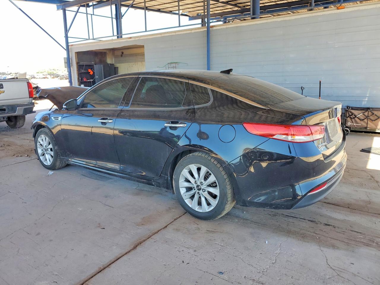 5XXGU4L35JG239057 · 2018 KIA OPTIMA · 2/12