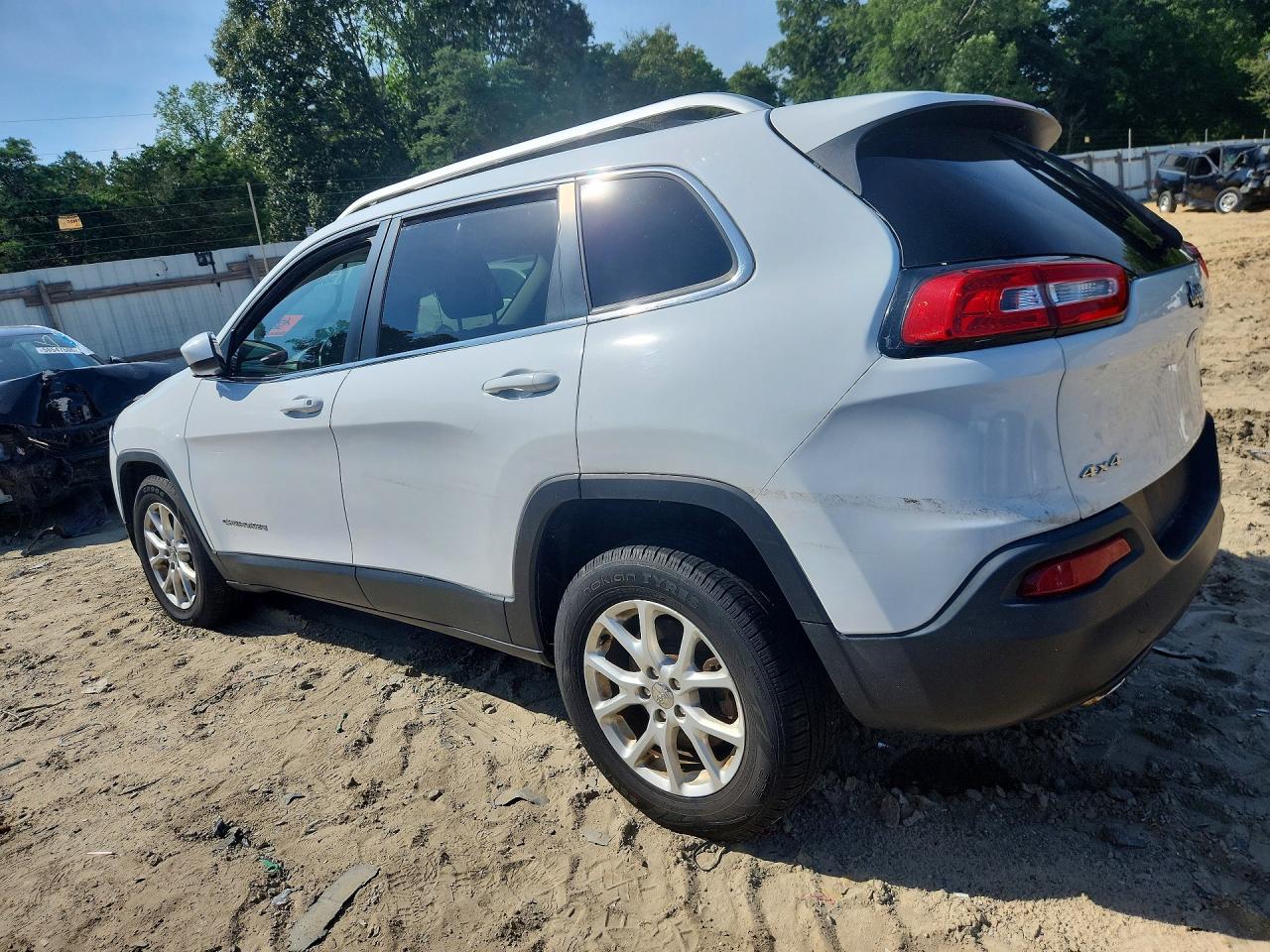 1C4PJMCB4FW793194 · 2015 JEEP CHEROKEE · 2/13