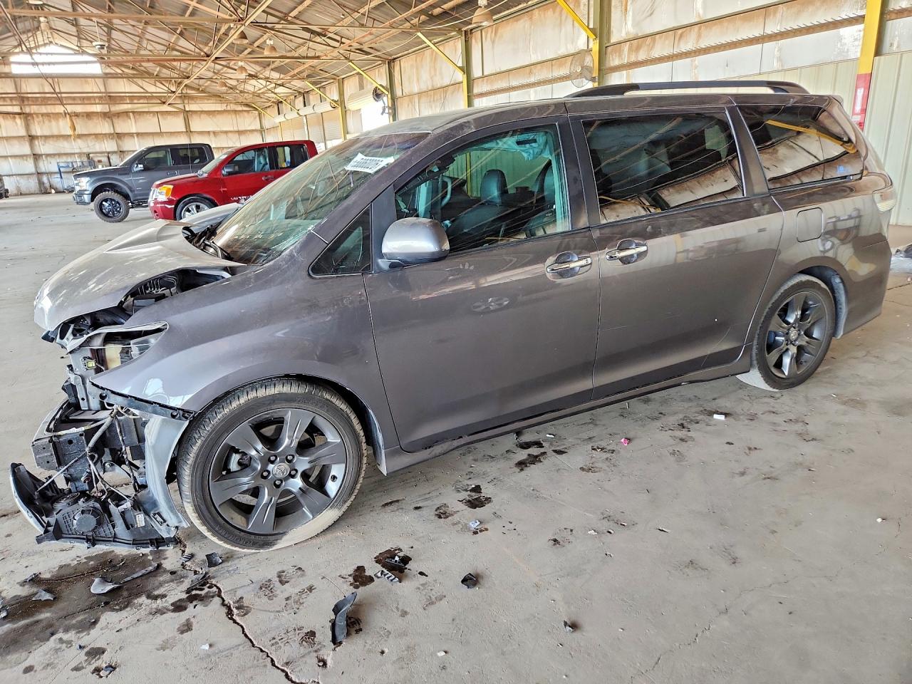 5TDXK3DC7GS743079 · 2016 TOYOTA SIENNA
