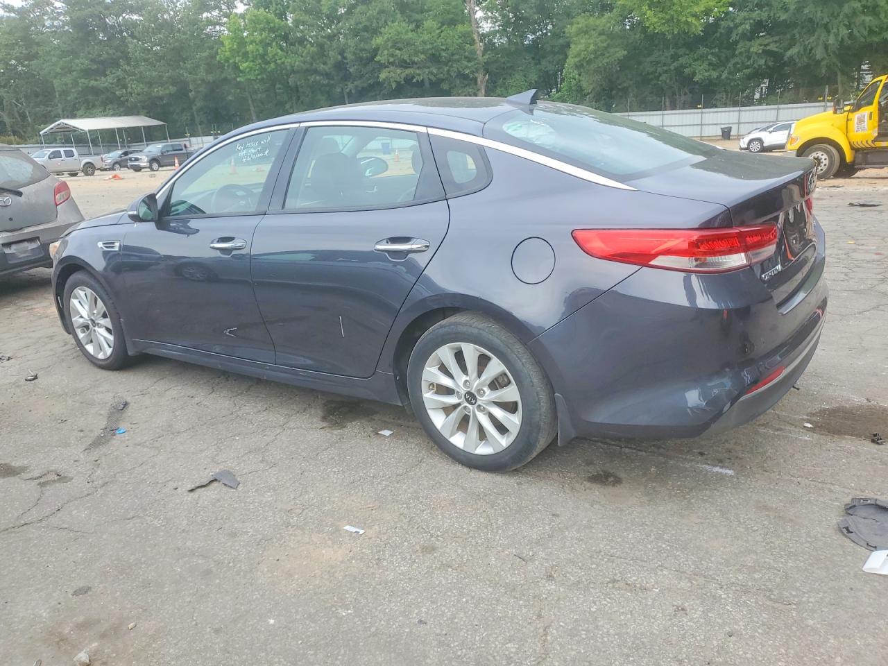 5XXGU4L35JG265643 · 2018 KIA OPTIMA · 2/12