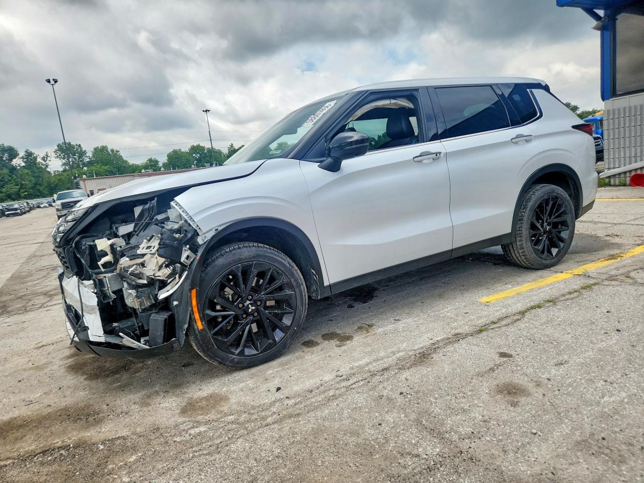 JA4J4UA82PZ030914 · 2023 MITSUBISHI OUTLANDER