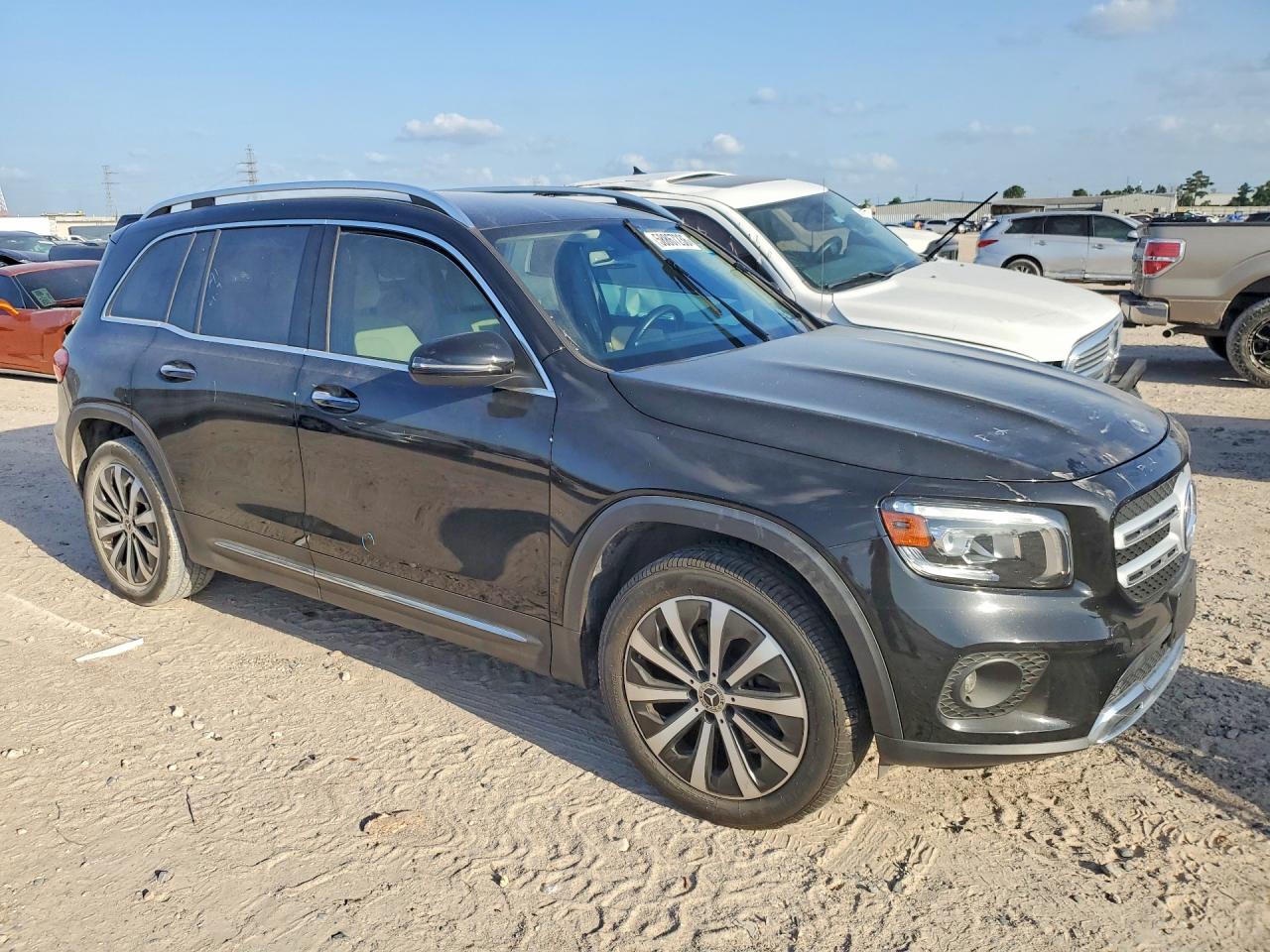 W1N4M4GBXLW016429 · 2020 MERCEDES-BENZ GLB · 4/13