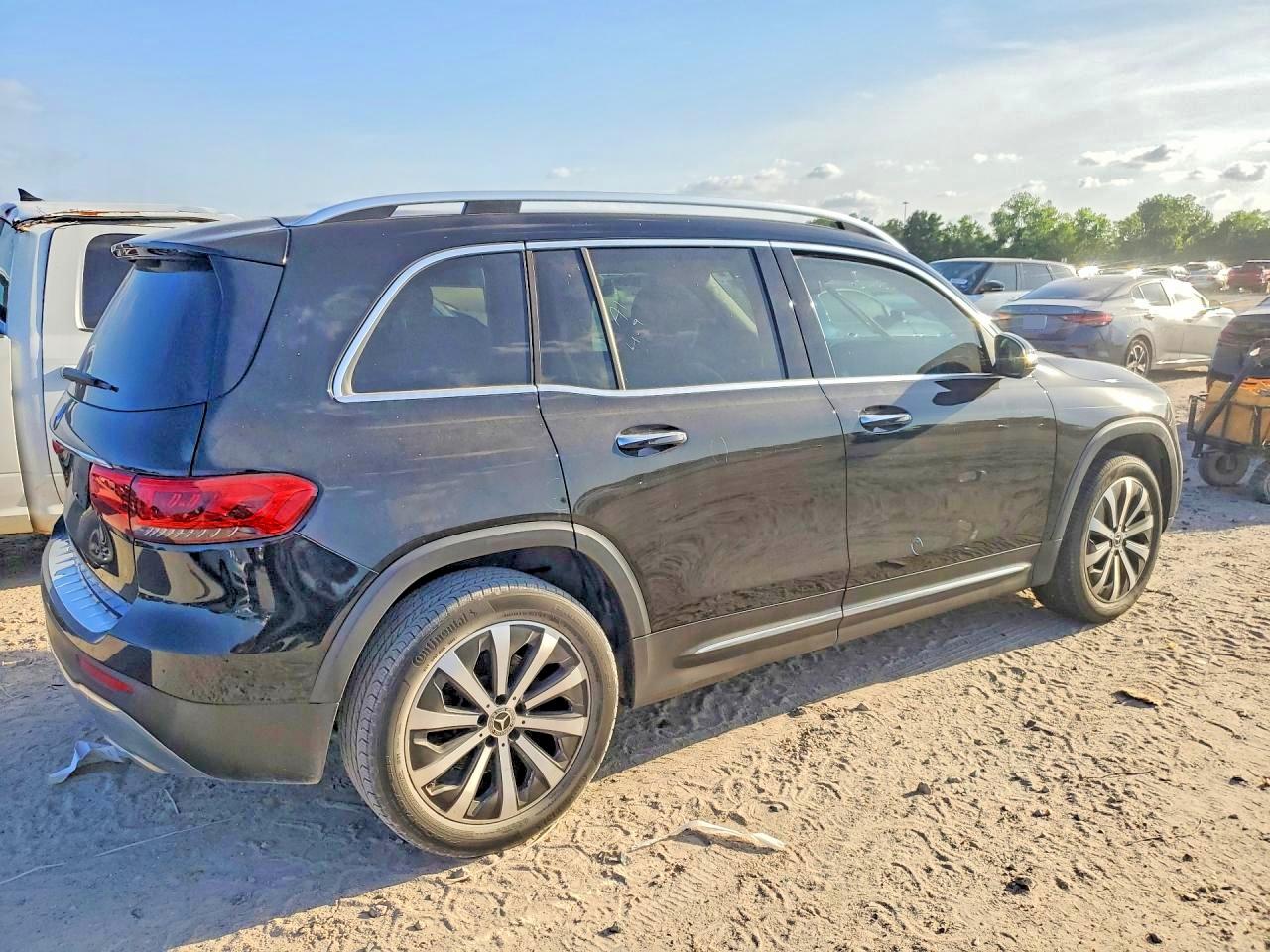 W1N4M4GBXLW016429 · 2020 MERCEDES-BENZ GLB · 3/13