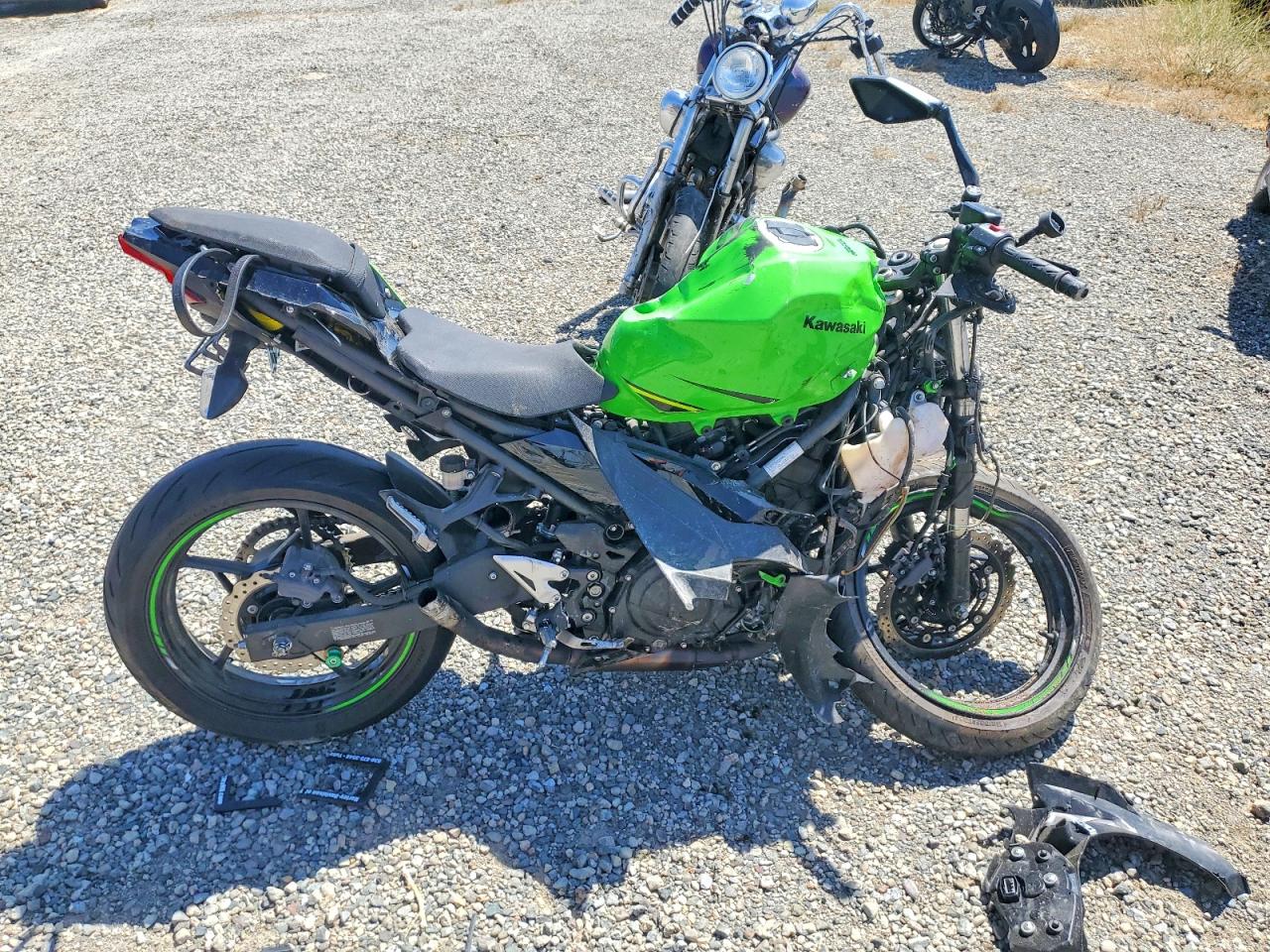JKAEXKG16JDA08364 · 2018 KAWASAKI EX400