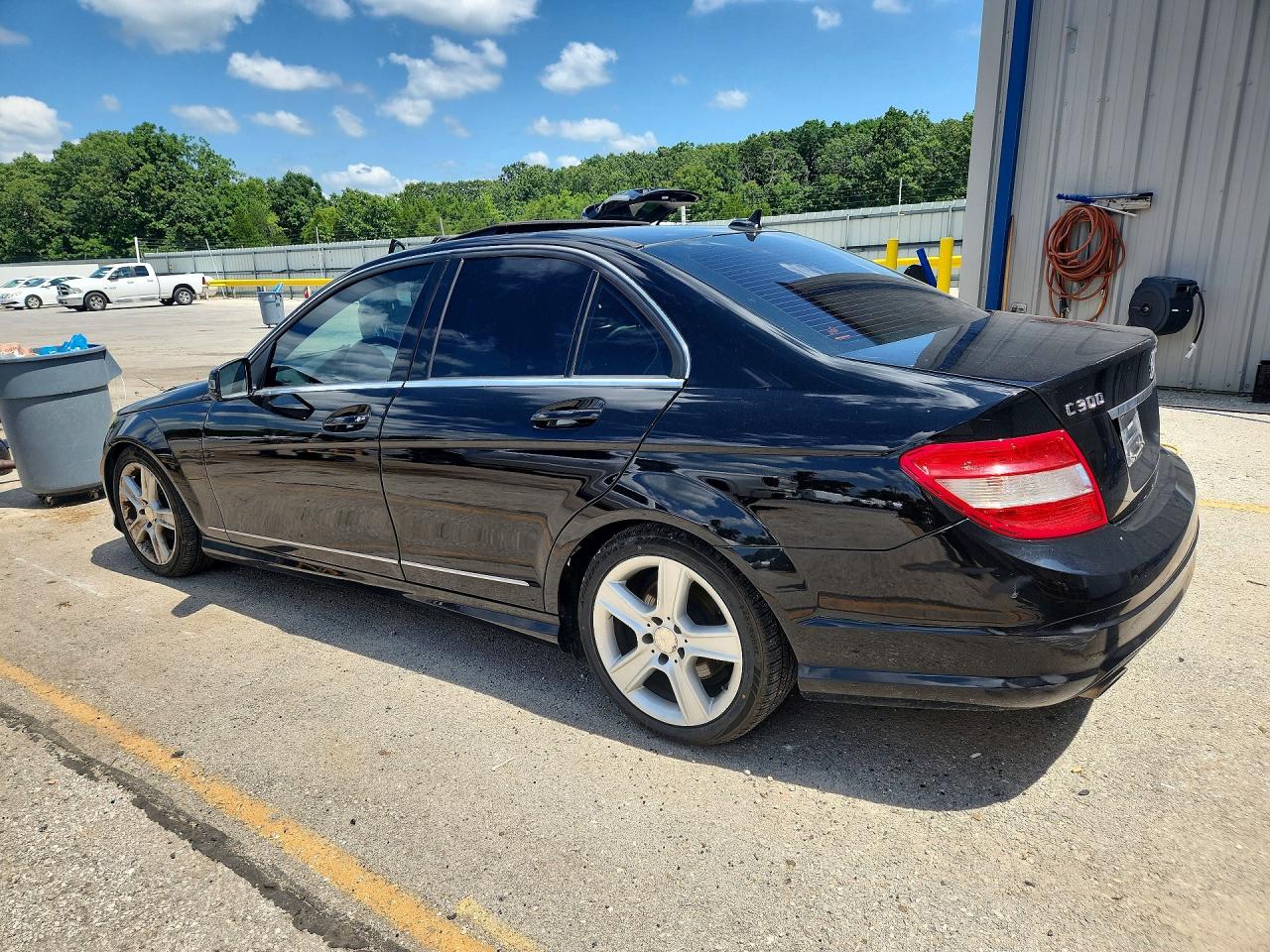 WDDGF8BB7AF427237 · 2010 MERCEDES-BENZ C · 2/12