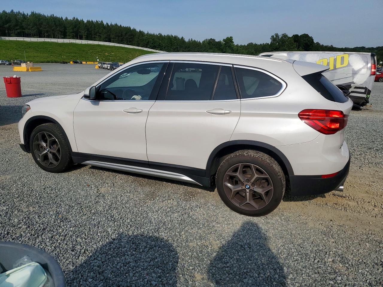 WBXHT3C54K3H35834 · 2019 BMW X1 · 2/13
