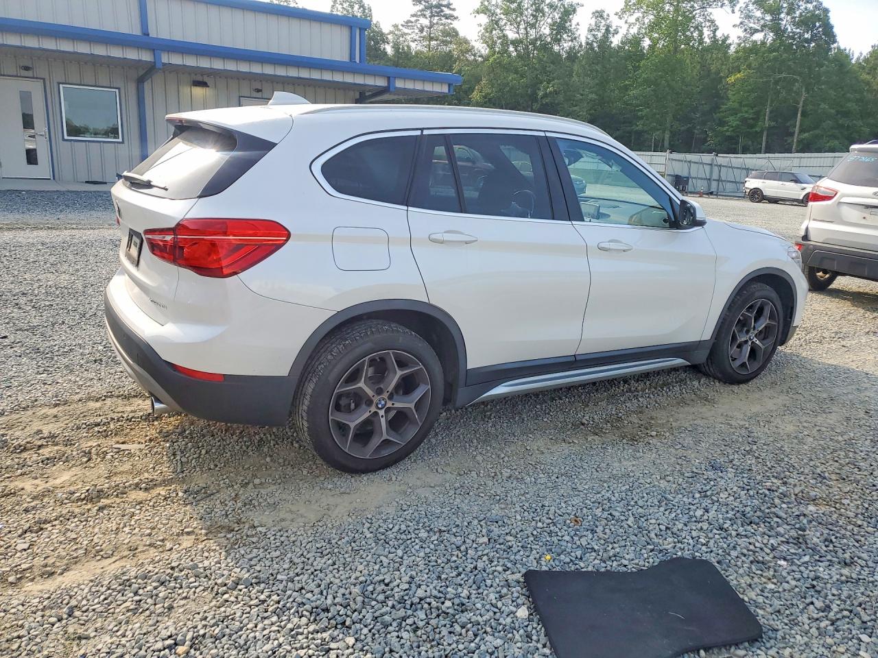 WBXHT3C54K3H35834 · 2019 BMW X1 · 3/13