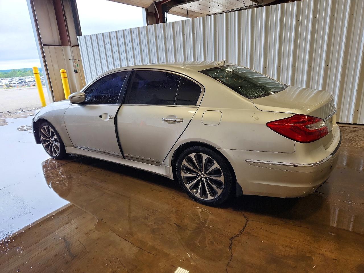 KMHGC4DH6DU225322 · 2013 HYUNDAI GENESIS · 2/12