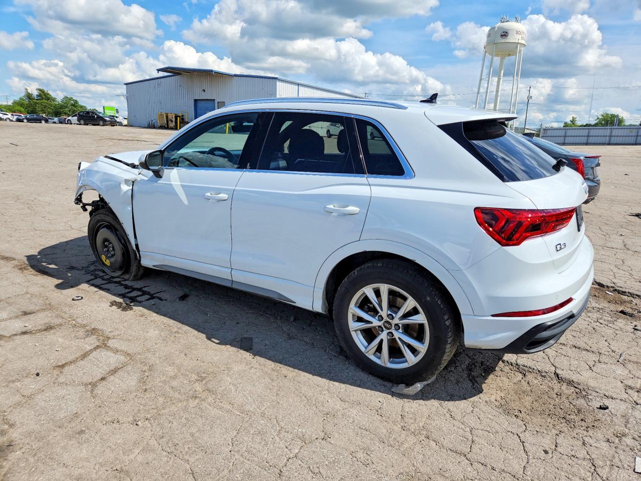WA1DECF39R1208952 · 2024 AUDI Q3 · 2/14