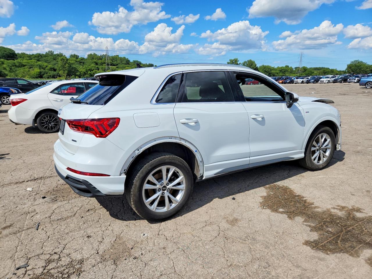 WA1DECF39R1208952 · 2024 AUDI Q3 · 3/14
