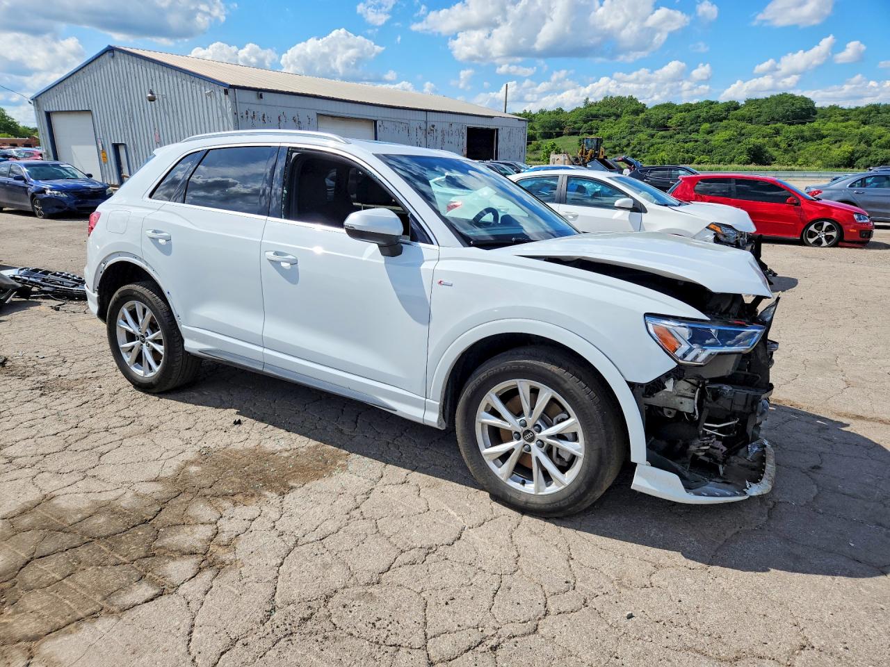WA1DECF39R1208952 · 2024 AUDI Q3 · 4/14