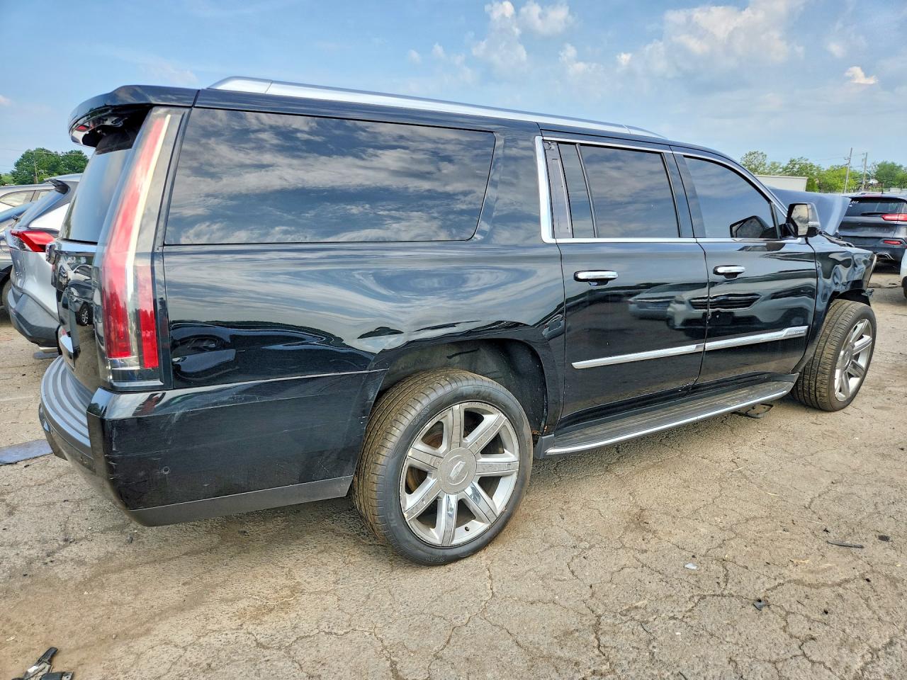 1GYS4HKJ8JR146624 · 2018 CADILLAC ESCALADE · 3/14