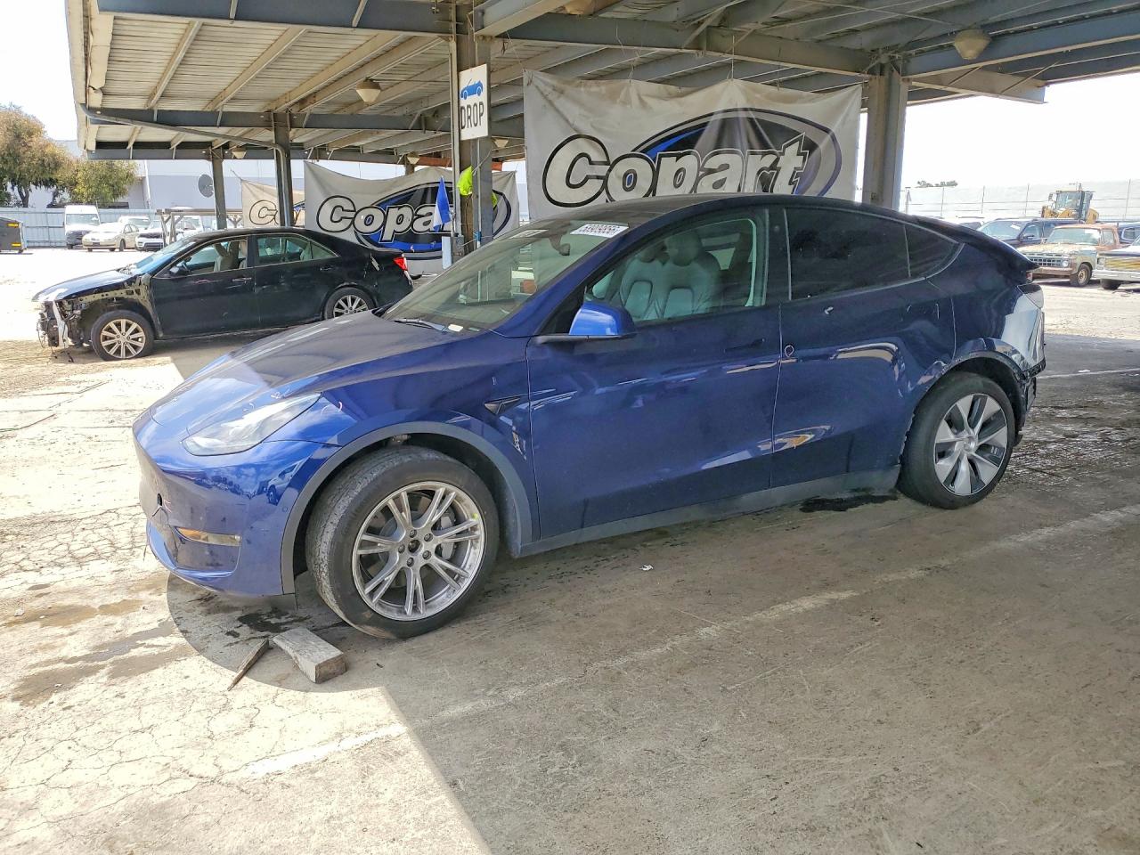 7SAYGAEE9NF559390 · 2022 TESLA MODEL Y