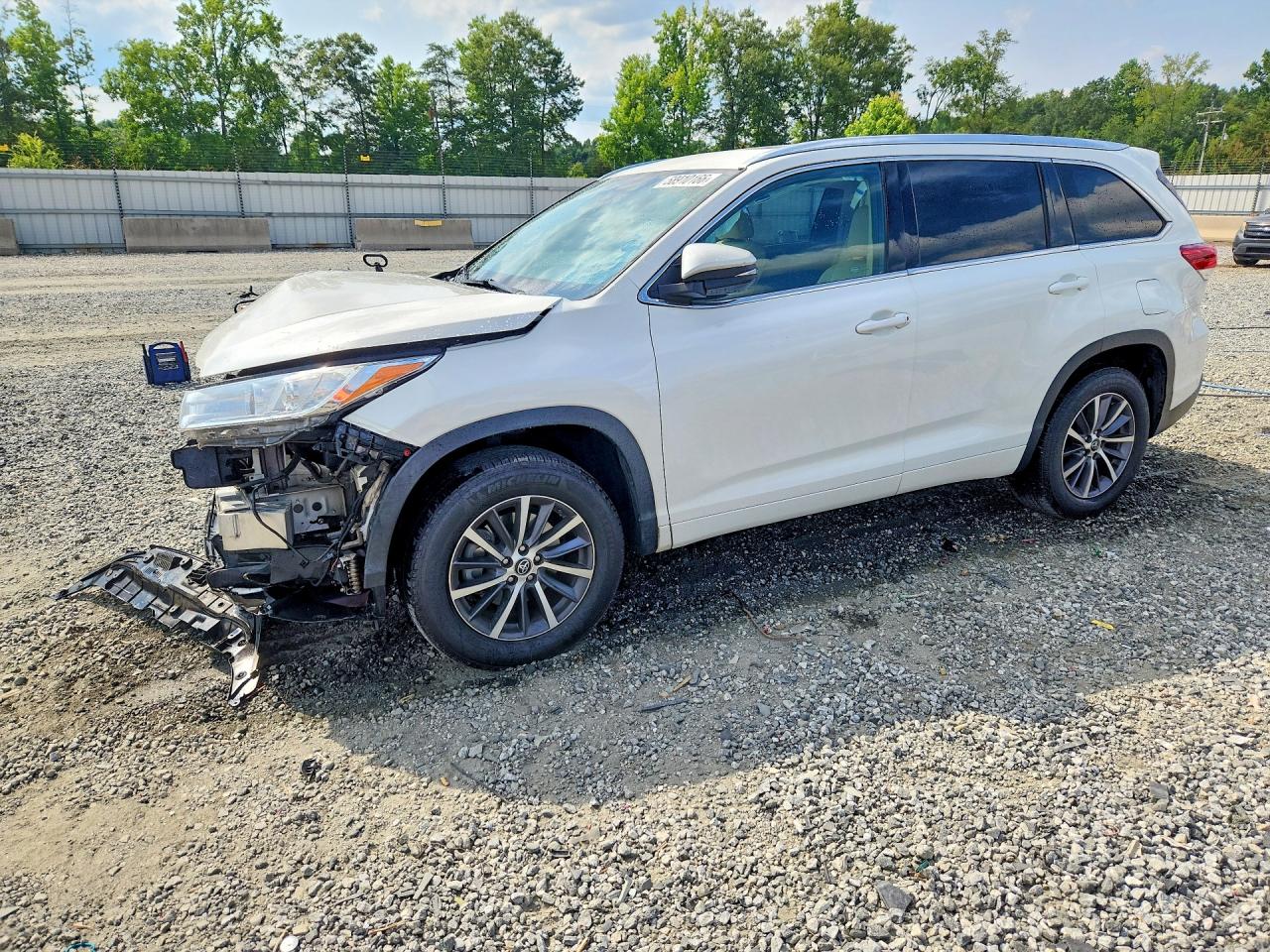 5TDKZRFH5JS538174 · 2018 TOYOTA HIGHLANDER