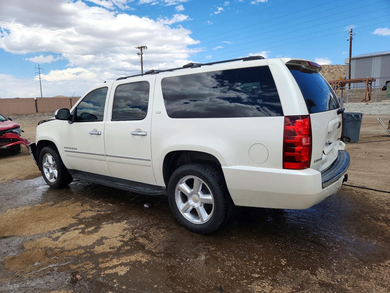 1GNSKKE34BR277564 · 2011 CHEVROLET SUBURBAN · 2/12
