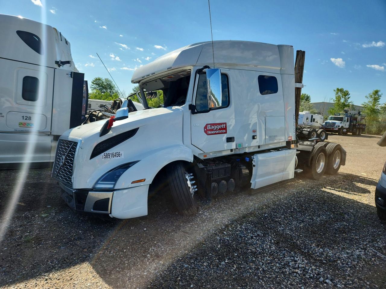 4V4NC9EJ3SN694938 · 2025 VOLVO VNL