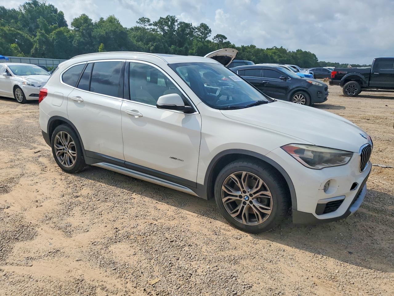 WBXHT3C37GP881723 · 2016 BMW X1 · 4/13