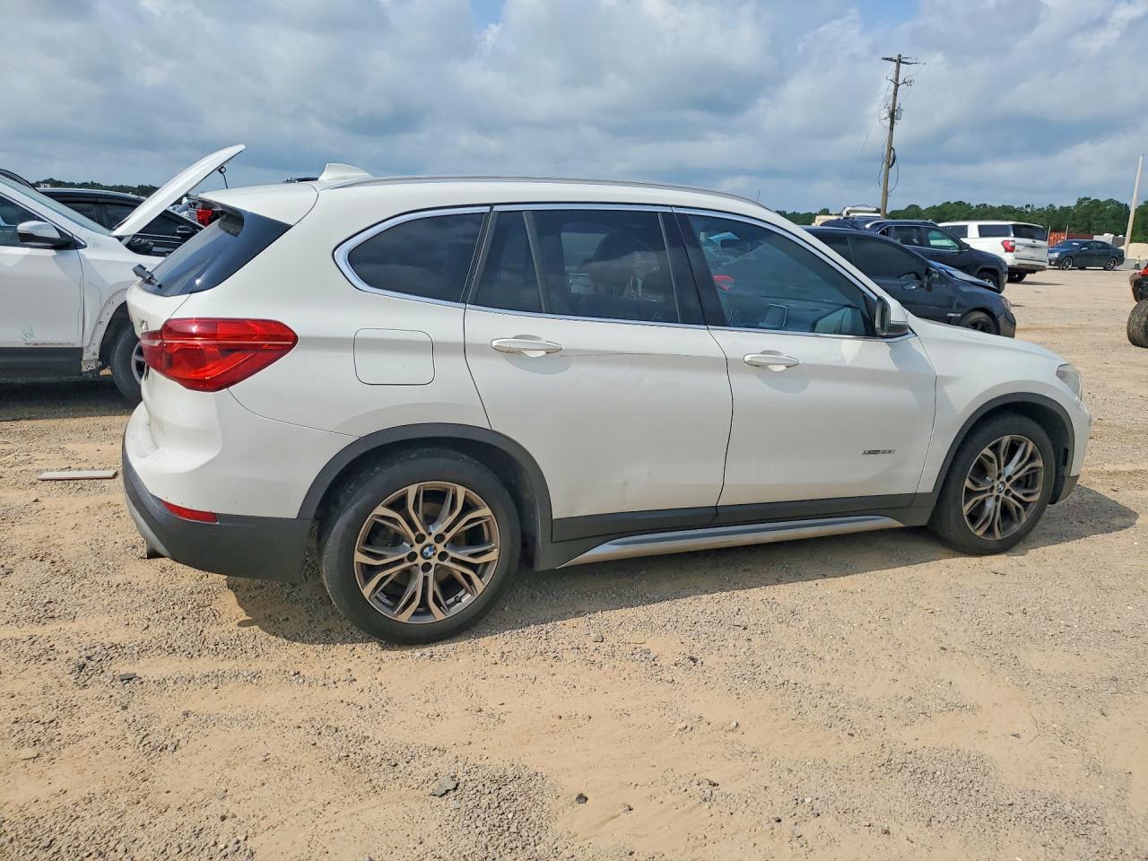 WBXHT3C37GP881723 · 2016 BMW X1 · 3/13