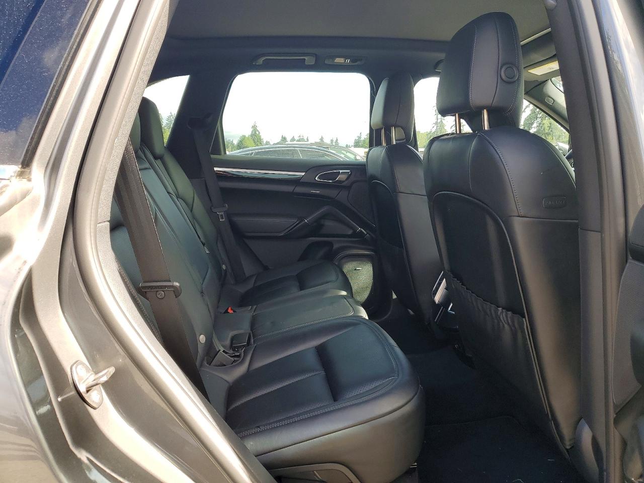 WP1AE2A21GLA17348 · 2016 PORSCHE CAYENNE · 11/13