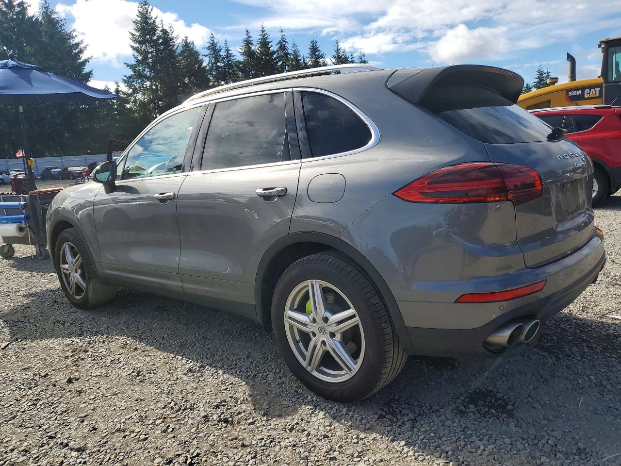 WP1AE2A21GLA17348 · 2016 PORSCHE CAYENNE · 2/13