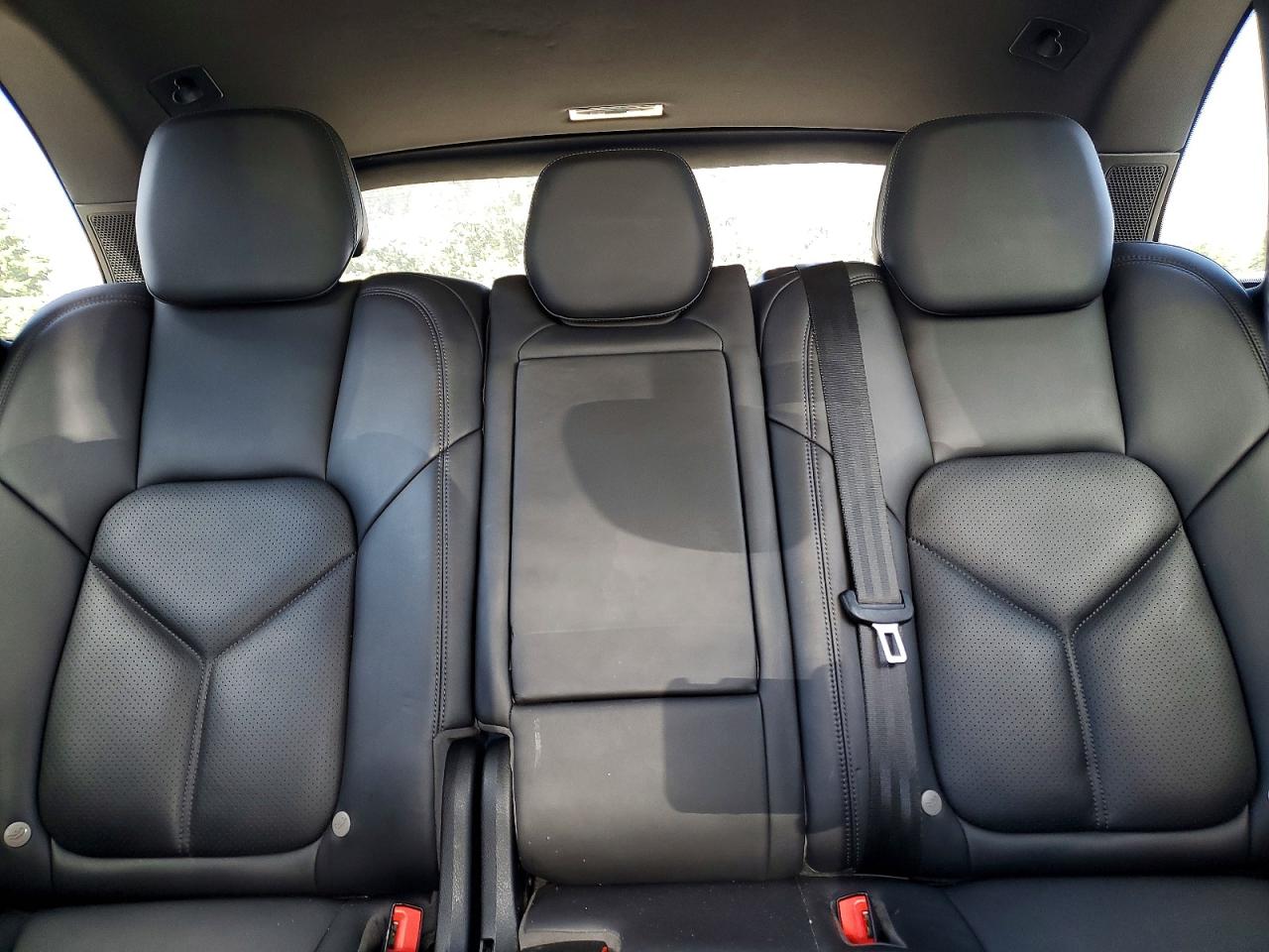 WP1AE2A21GLA17348 · 2016 PORSCHE CAYENNE · 10/13