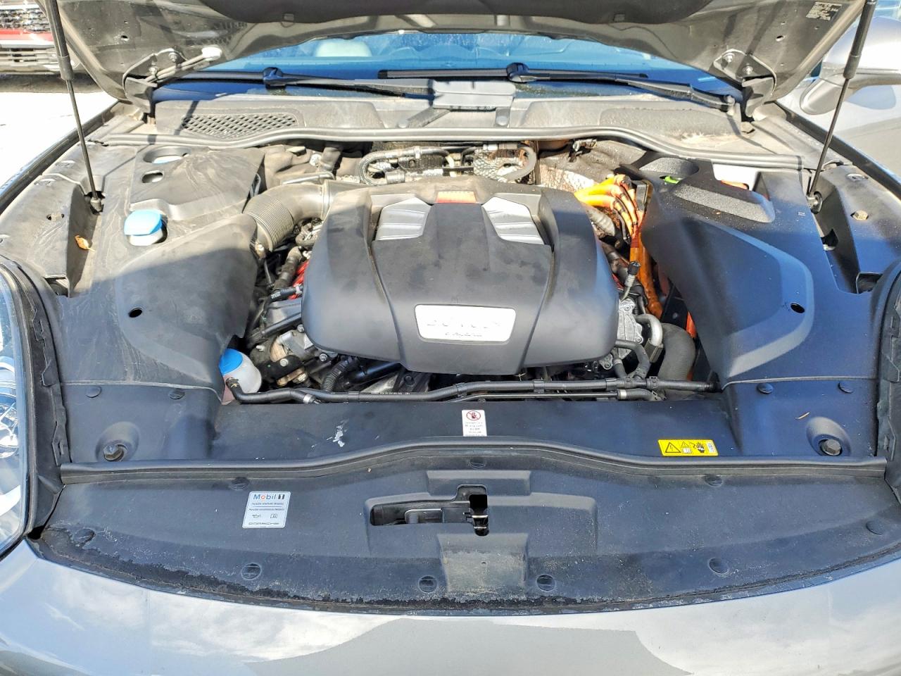 WP1AE2A21GLA17348 · 2016 PORSCHE CAYENNE · 12/13
