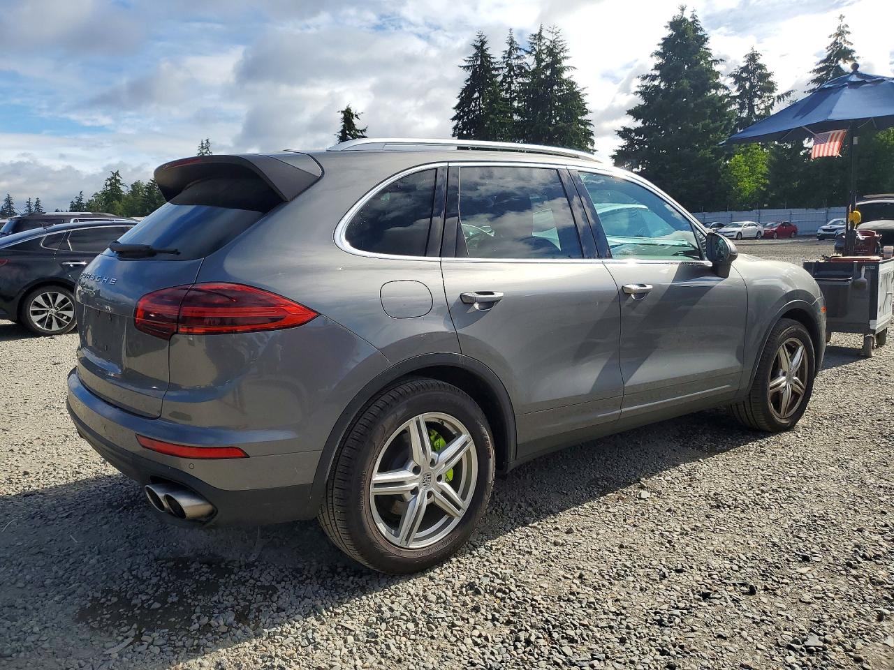 WP1AE2A21GLA17348 · 2016 PORSCHE CAYENNE · 3/13