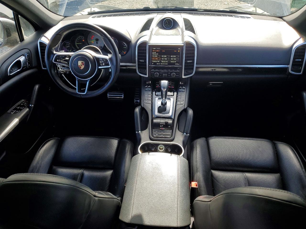 WP1AE2A21GLA17348 · 2016 PORSCHE CAYENNE · 8/13