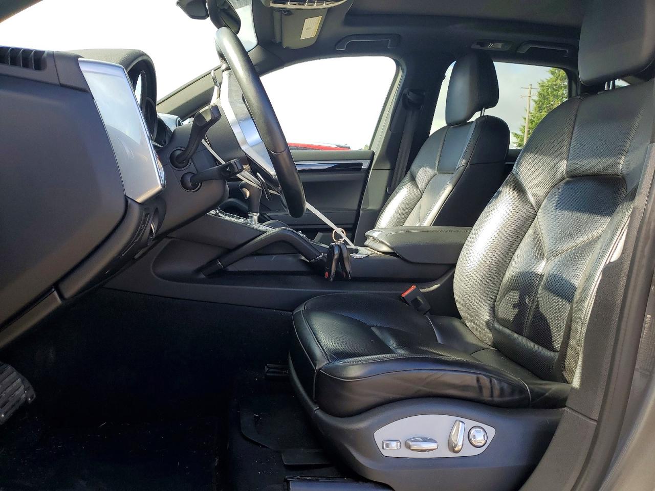 WP1AE2A21GLA17348 · 2016 PORSCHE CAYENNE · 7/13