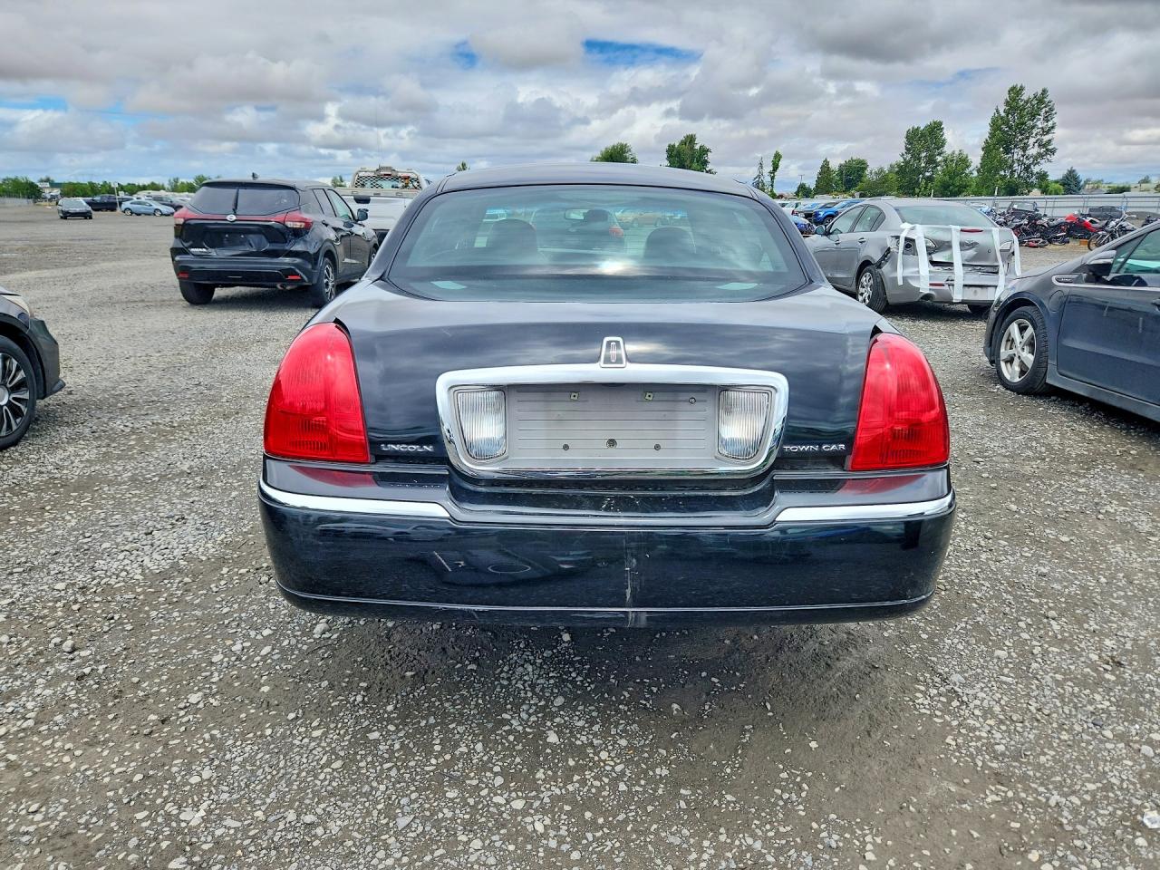 2LNBL8CV2AX613239 · 2010 LINCOLN TOWN CAR · 6/13