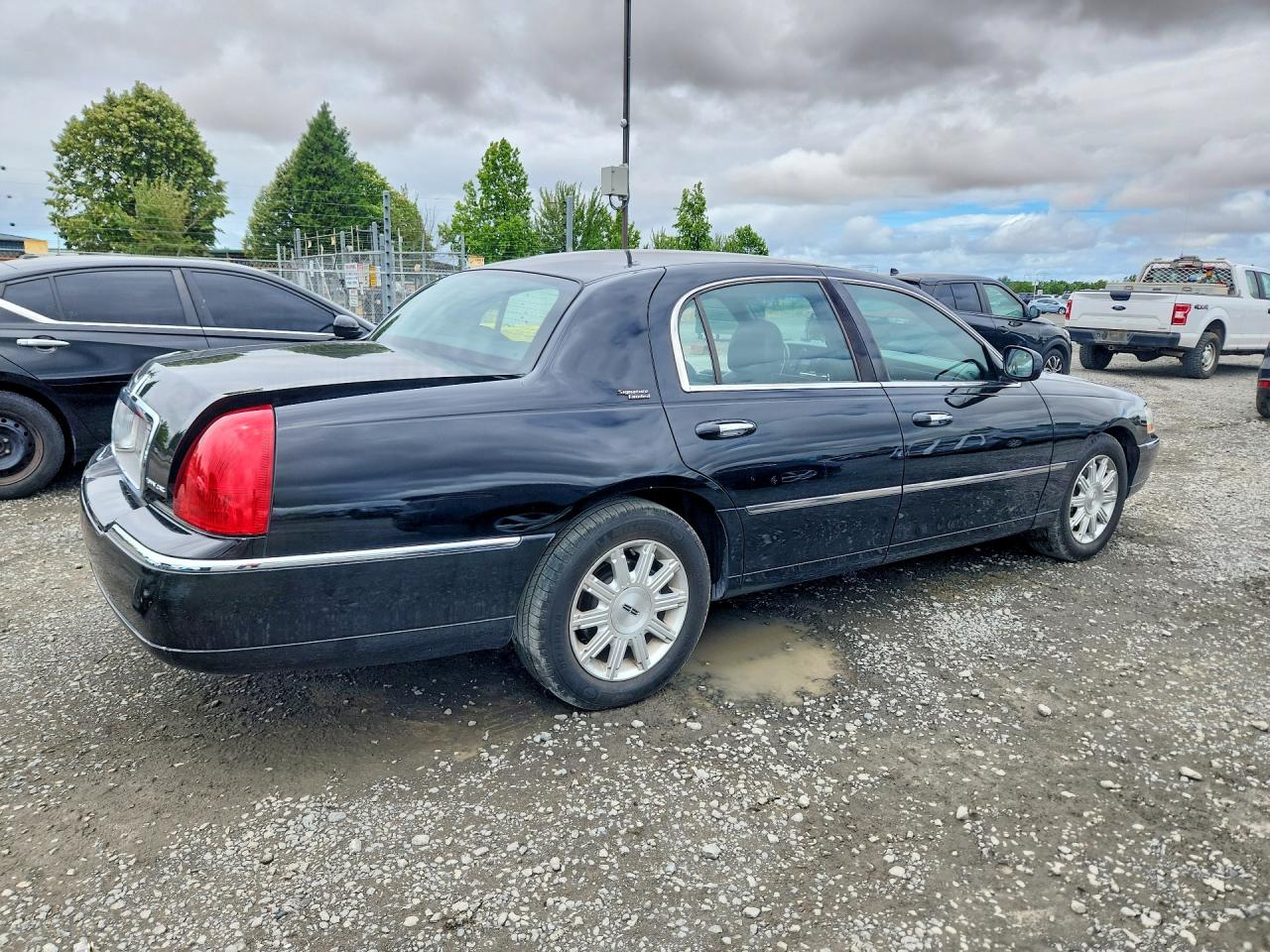 2LNBL8CV2AX613239 · 2010 LINCOLN TOWN CAR · 3/13