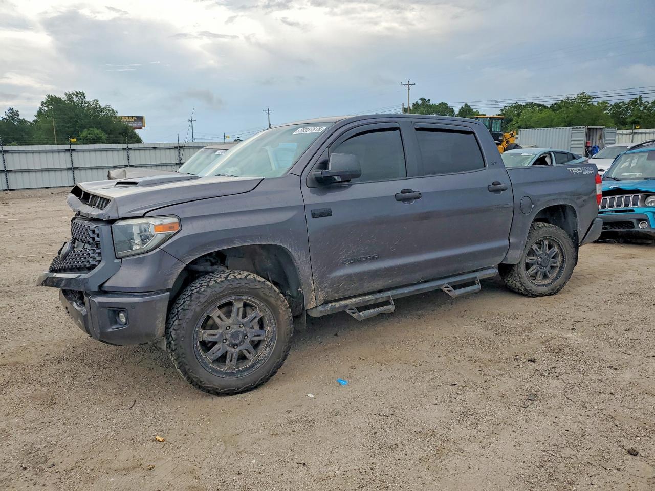 5TFDW5F13JX718549 · 2018 TOYOTA TUNDRA