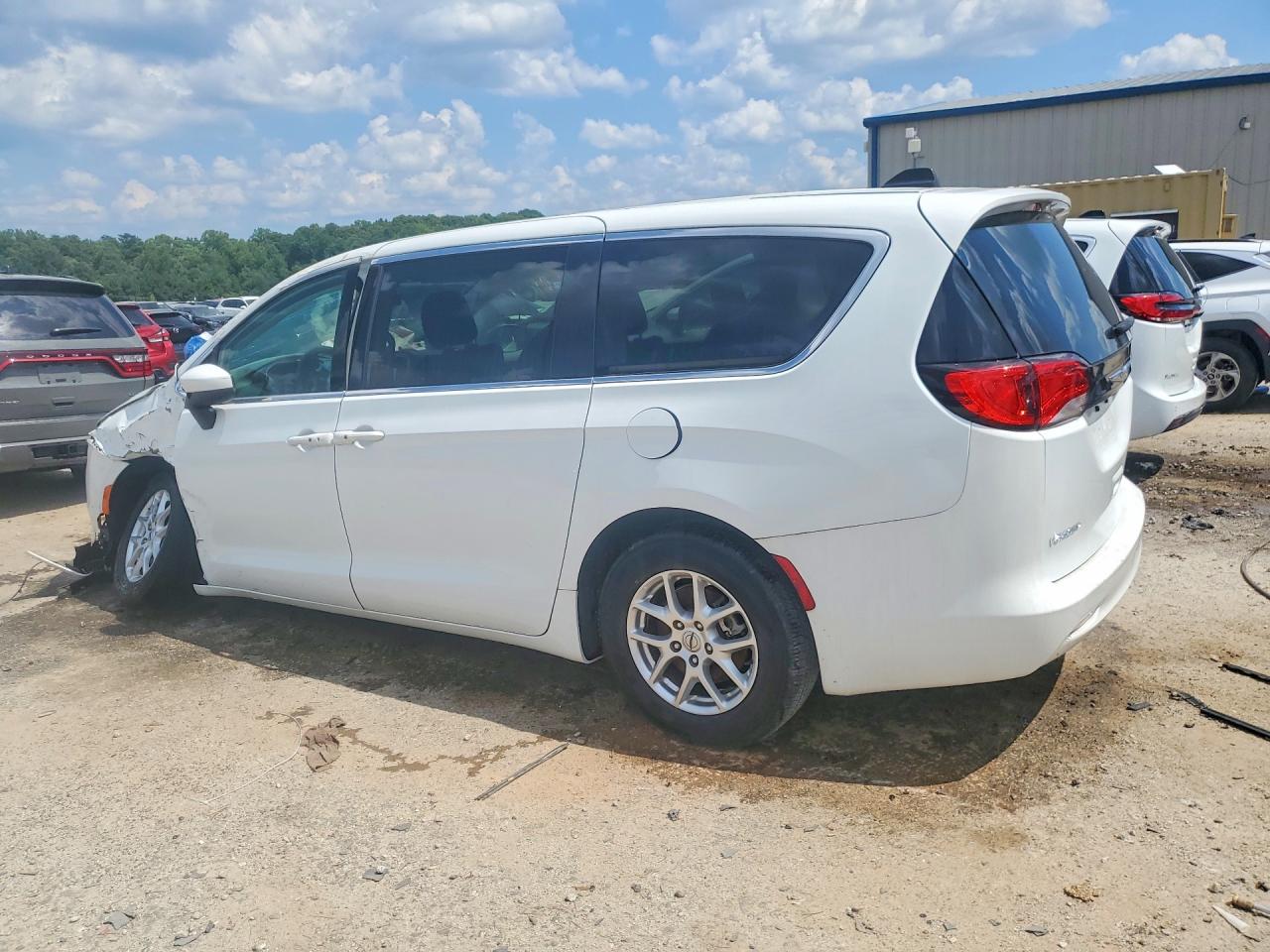 2C4RC1CG3NR225006 · 2022 CHRYSLER VOYAGER · 2/13