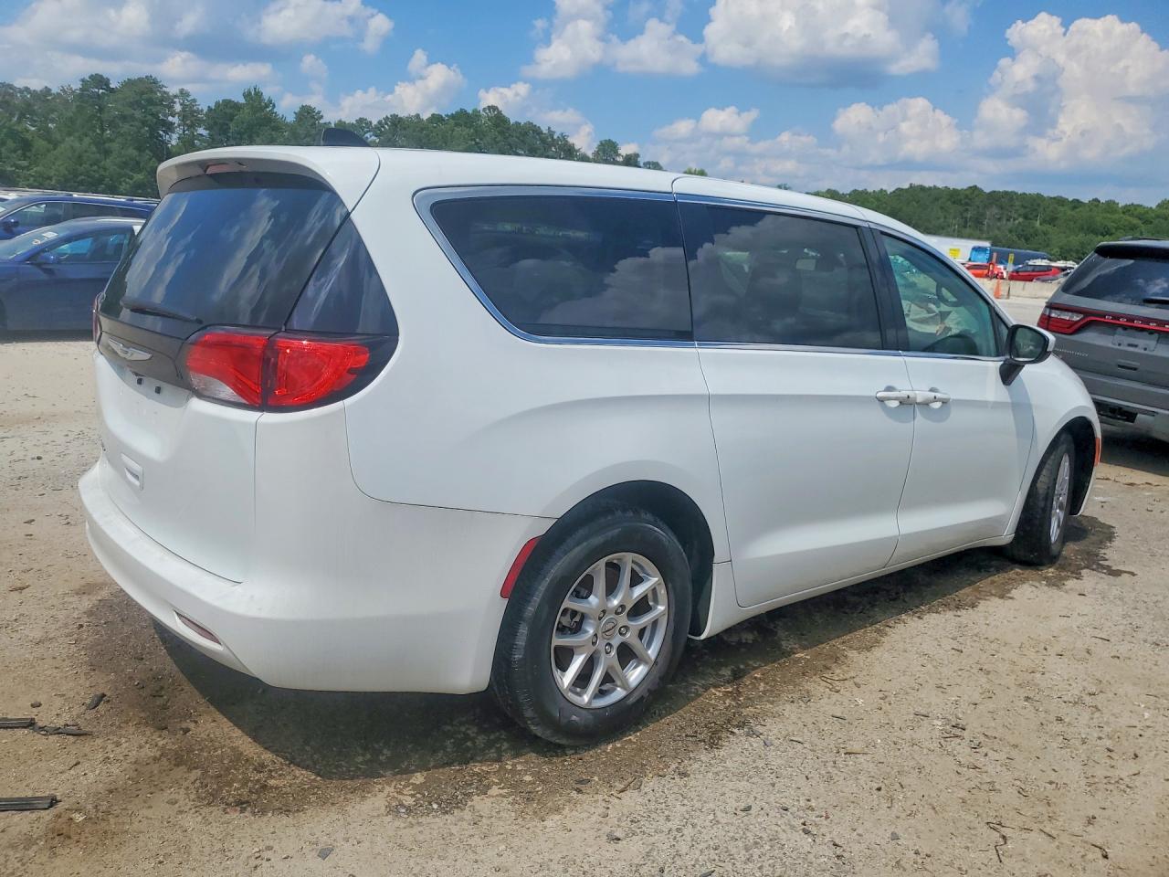 2C4RC1CG3NR225006 · 2022 CHRYSLER VOYAGER · 3/13