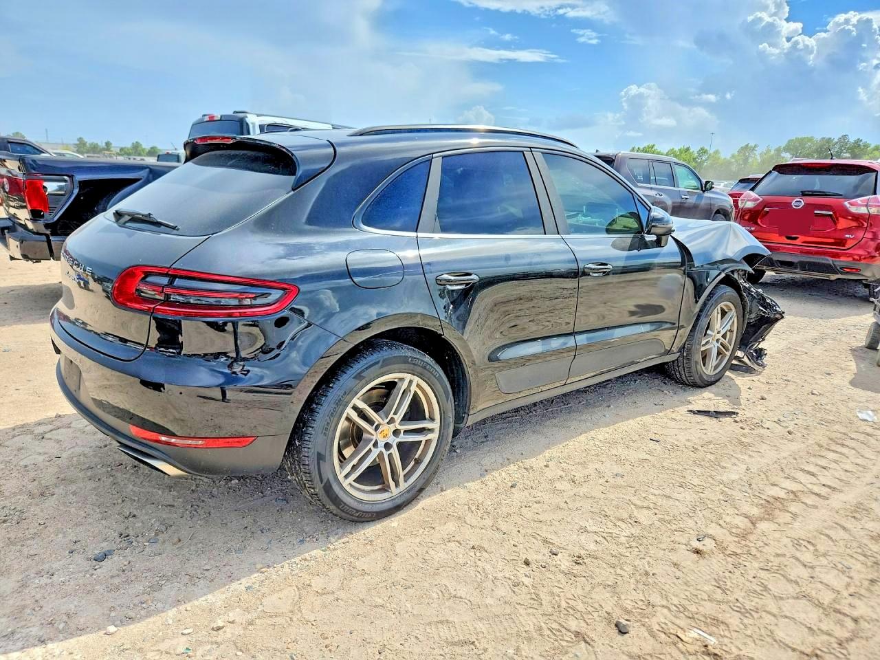 WP1AA2A56HLB81993 · 2017 PORSCHE MACAN · 3/13
