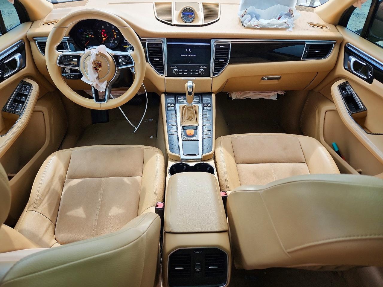 WP1AA2A56HLB81993 · 2017 PORSCHE MACAN · 8/13